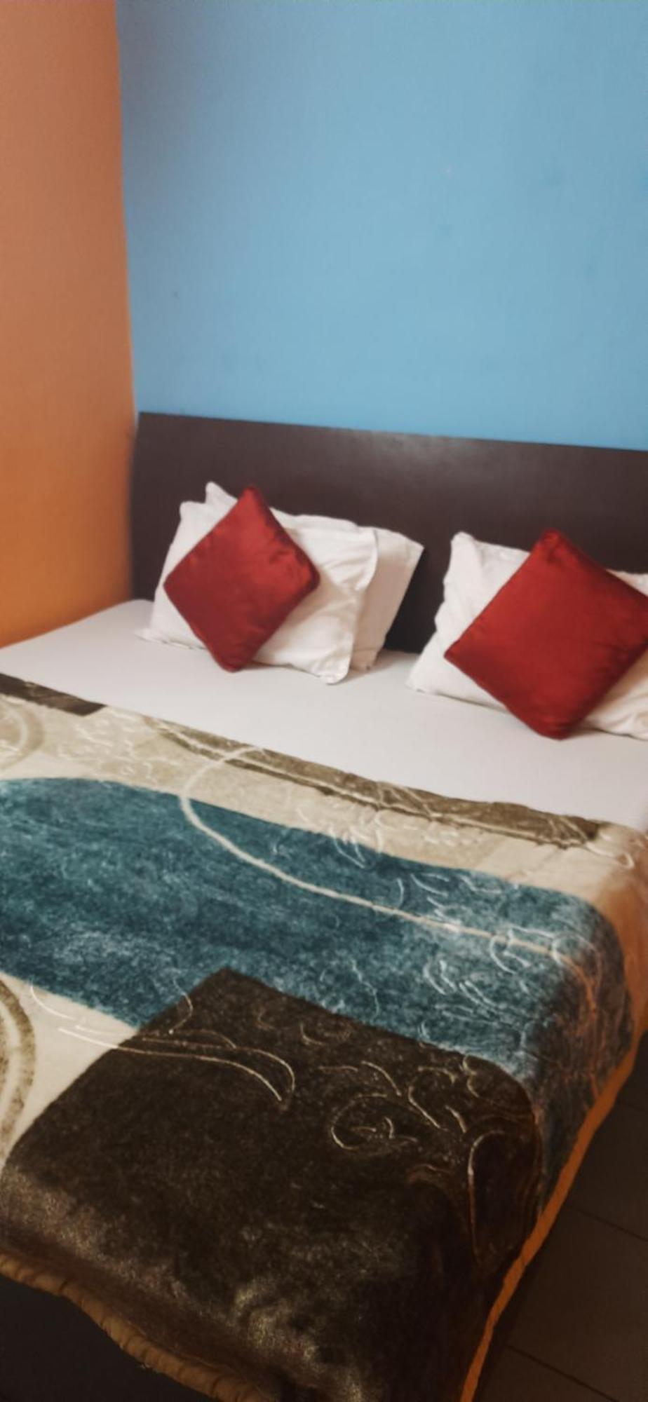 Hotel Golden Height Chandīgarh Zewnętrze zdjęcie